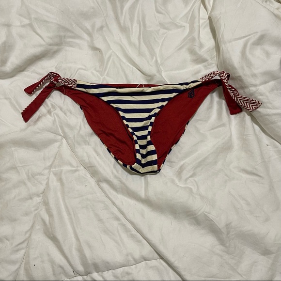 Volcom Reversible Bikini Bottom - Picture 3 of 3